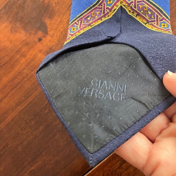 Vintage Gianni Versace Silk Men's Italian Tie Red & Blue Patterned - Picture 4 of 6